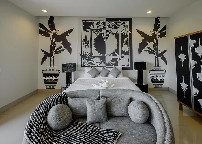 1 Bedroom - Noir Splash *